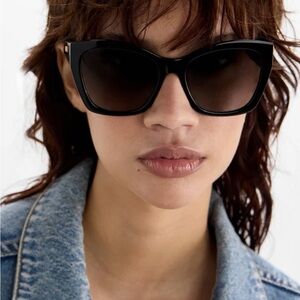 FENDI Lettering square sunglasses 😎 NEW